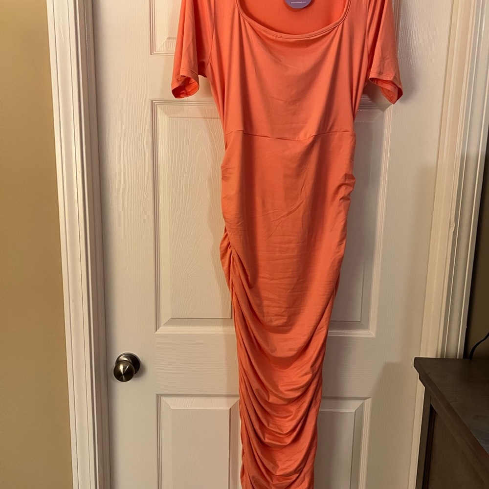Body con dress new with tags. Size 2x but fix like 1x